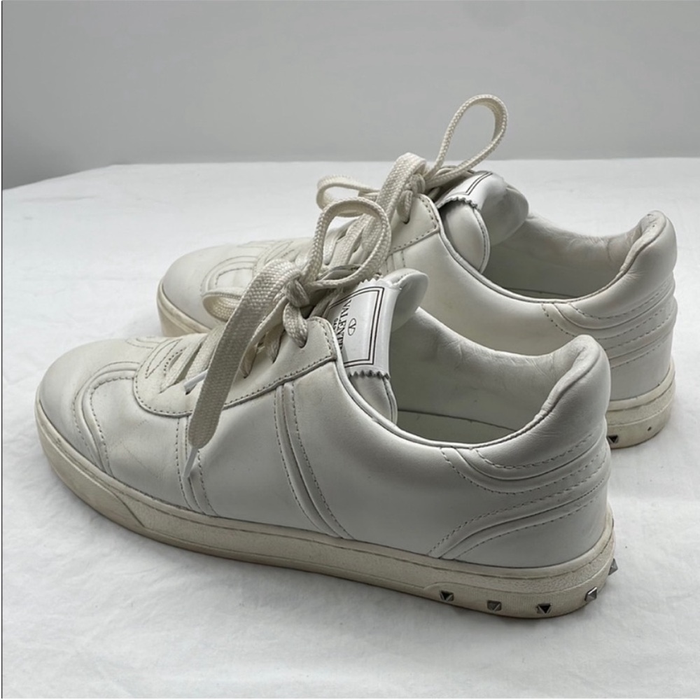 Valentino Garavani White Leather Sneakers. EU 38.5. - Picture 6 of 11